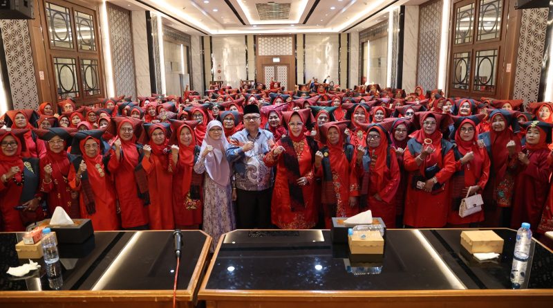 Pertemuan Ketua DPRD Sumatera Barat Muhidi dengan 160 Bundo Kanduang Kota Padang dalam masa reses, Rabu (4/2/2026) (Foto: IST)