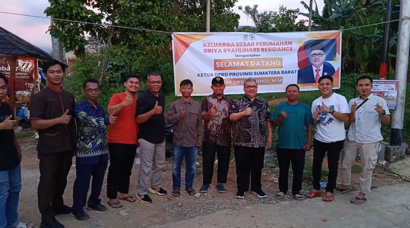 Foto bersama Ketua DPRD Sumbar Muhidi bersama warga Kelurahan Lubuk Minturun, Kecamatan Koto Tangah, Kota Padang, Kamis (5/2/2026) (Foto: IST)