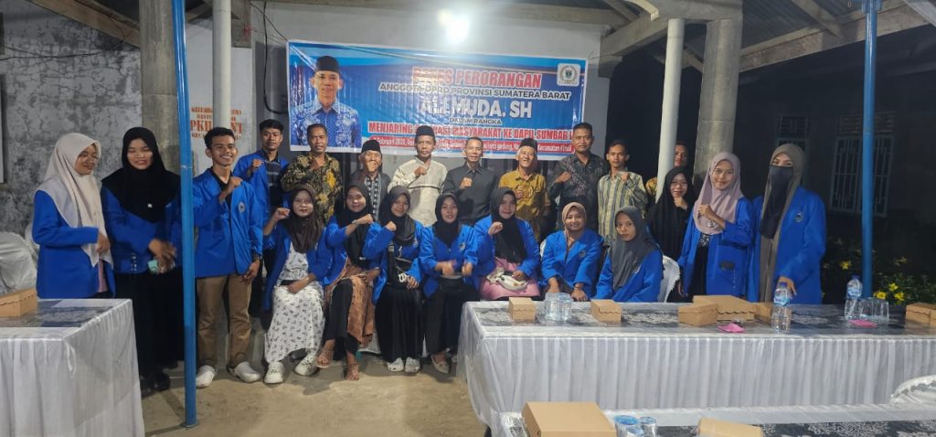 Foto bersama Ali Muda dengan warga Jorong Tirtorahayu Koto Gadang, Nagari Koja, Kecamatan Kinali, Kabupaten Pasaman Barat, Kamis (5/2/2026) (Foto: IST)