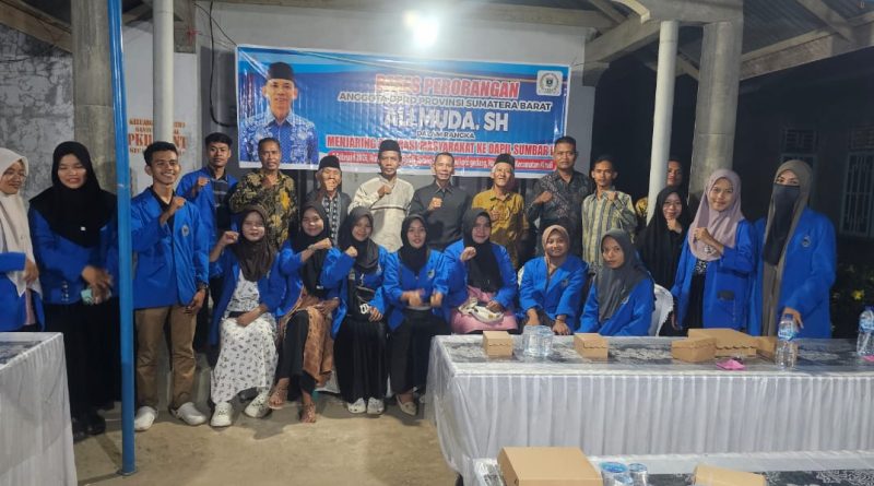 Foto bersama Ali Muda dengan warga Jorong Tirtorahayu Koto Gadang, Nagari Koja, Kecamatan Kinali, Kabupaten Pasaman Barat, Kamis (5/2/2026) (Foto: IST)