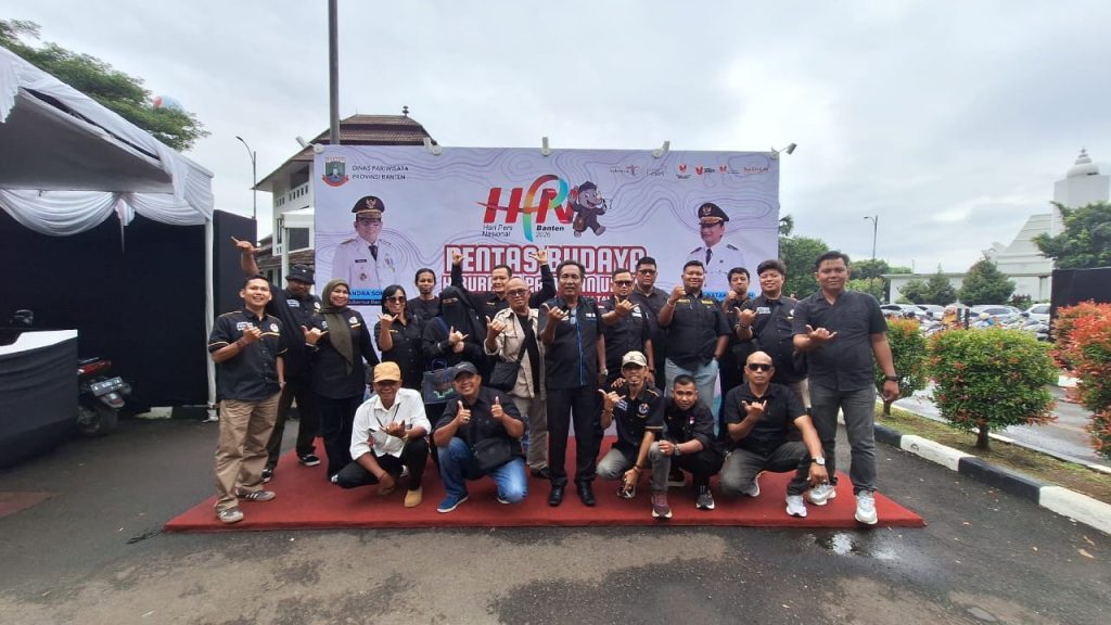 Ketua dan para anggota Forum Wartawan Parlemen Sumatera Barat (FWP-SB) dalam acara memperingati Hari Pers Nasional 2026 di Serang, Banten, Senin (9/2/2026) (Foto: IST)