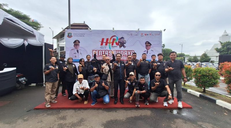 Ketua dan para anggota Forum Wartawan Parlemen Sumatera Barat (FWP-SB) dalam acara memperingati Hari Pers Nasional 2026 di Serang, Banten, Senin (9/2/2026) (Foto: IST)