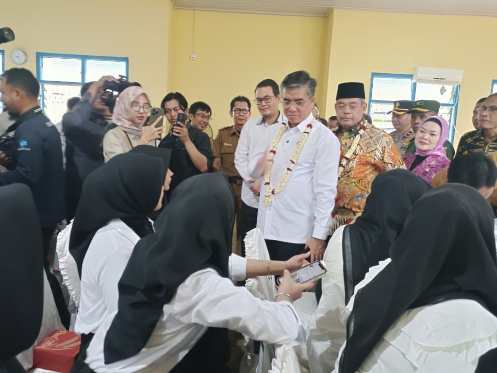 Menteri Ketenagakerjaan RI Yassierli didamping Bupati Lahat Burzah Zarnubi meninjau Kantor Balai Pelatihan Kerja (BLK) Lahat, Senin (9/2/2026) (Foto: IST)