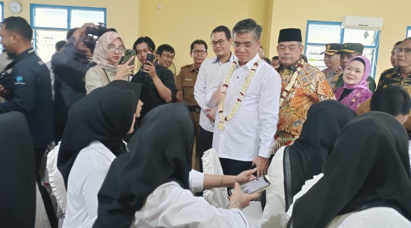 Menteri Ketenagakerjaan RI Yassierli didamping Bupati Lahat Burzah Zarnubi meninjau Kantor Balai Pelatihan Kerja (BLK) Lahat, Senin (9/2/2026) (Foto: IST)