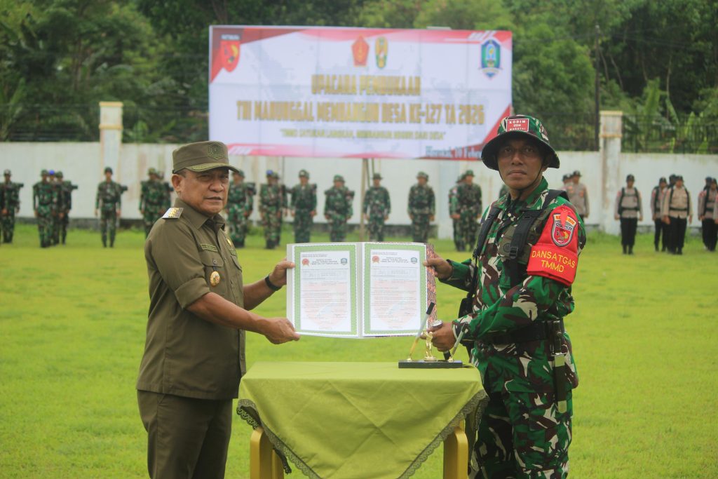 Dandim 1514/Morotai Letkol Arh. Ir. Masykur Akmal, S.T., M.T. dan Bupati Pulau Morotai Drs. Rusli Sibua, M.Si., dalam Pembukaan TMMD ke-127 di Pulau Morotai, Maluku Utara, Selasa (10/2/2026) (Foto: IST)