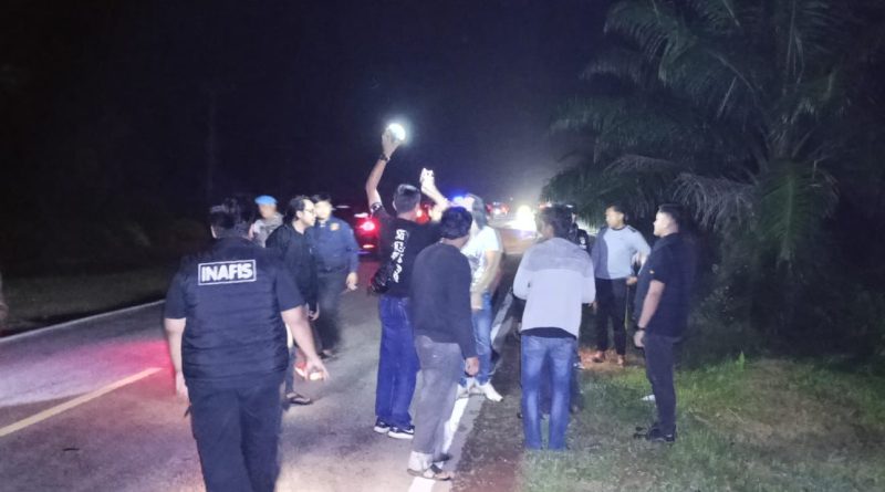 Pra rekonstruksi terkait penemuan mayat seorang pria di badan Jalan Tjilik Riwut Km 50,4, tepatnya di depan Gang Mulia, Kecamatan Bukit Batu, Selasa (10/2/2026) (Foto: IST)