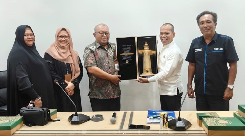 Ketua FWP Sumbar Novrianto bersama anggota lainnya mengunjungi DPRD Banten, Rabu (11/2/2026) (Foto: IST)