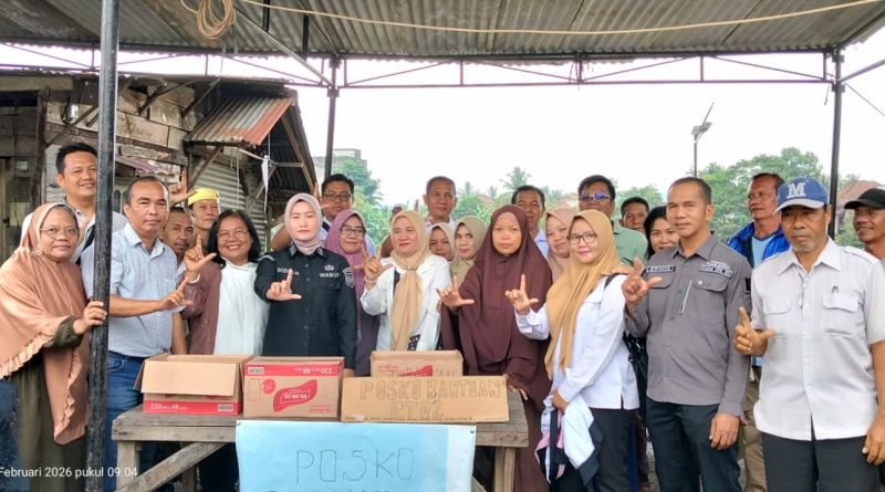 Wakil Bupati Lahat Widia Ningsih beserta Camat Kota Lahat, Lurah Pasar Bawah, Ketua RT, RW, dan masyarakat yang terkena musibah. (Foto: IST)