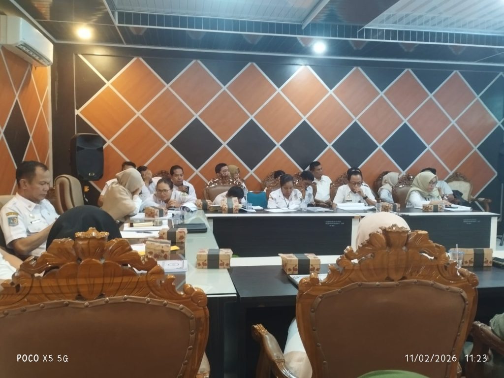 Pemerintah Kabupaten Barito Utara, Kalimantan Tengah, akhirnya menindak lanjuti dan memfasilitasi aduan Kelompok Tani Bela Warga Desa Sikan, Kecamatan Montallat yang ingin bermitra dengan PT Antang Ganda Utama (PT AGU) salah satu perusahaan perkebunan Sawit yang selama ini dianggap berpolemik. Rapat dan audensi terkait sengketa lahan dilaksanakan Rabu (11/02/2026) di Ruang Rapat Lantai I Setda Kabupaten Barito Utara. (Foto: IST)