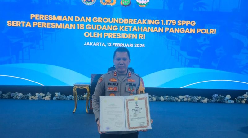 Kapolres Sijunjung Willian Harbensyah menerima Anugerah Satyalancana Wira Karya dari Presiden Prabowo Subianto, Jum'at (13/2/2026) (Foto: IST)
