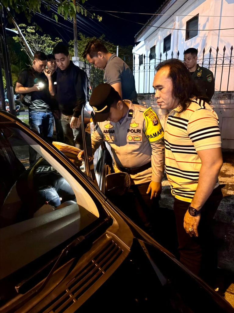 Personel Pamapta III SPKT Polresta Palangka Raya bersama piket fungsi mendatangi lokasi kejadian perkara tindak pidana pencurian dengan pemberatan (curat) yang terjadi di Jalan DI Panjaitan, Kota Palangka Raya, Rabu (18/2/2026) (Foto: IST)
