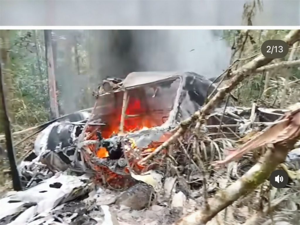 Puing Pesawat milik PT Pelita Air Service jenis Air Tractor AT-802 dengan nomor penerbangan 7101 registrasi PK-PAA jatuh di wilayah pegunungan Pa Remayo, Kecamatan Krayan Timur, Kabupaten Nunukan, Kalimantan Utara, Kamis (19/2/2026) (Foto: IST)