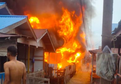 Kebakaran yang menghanguskan 11 unit rumah terjadi di Jalan Mendawai II Komplek Sosial, Kelurahan Palangka, Kecamatan Jekan Raya, Minggu (22/2/2026) (Foto: IST)