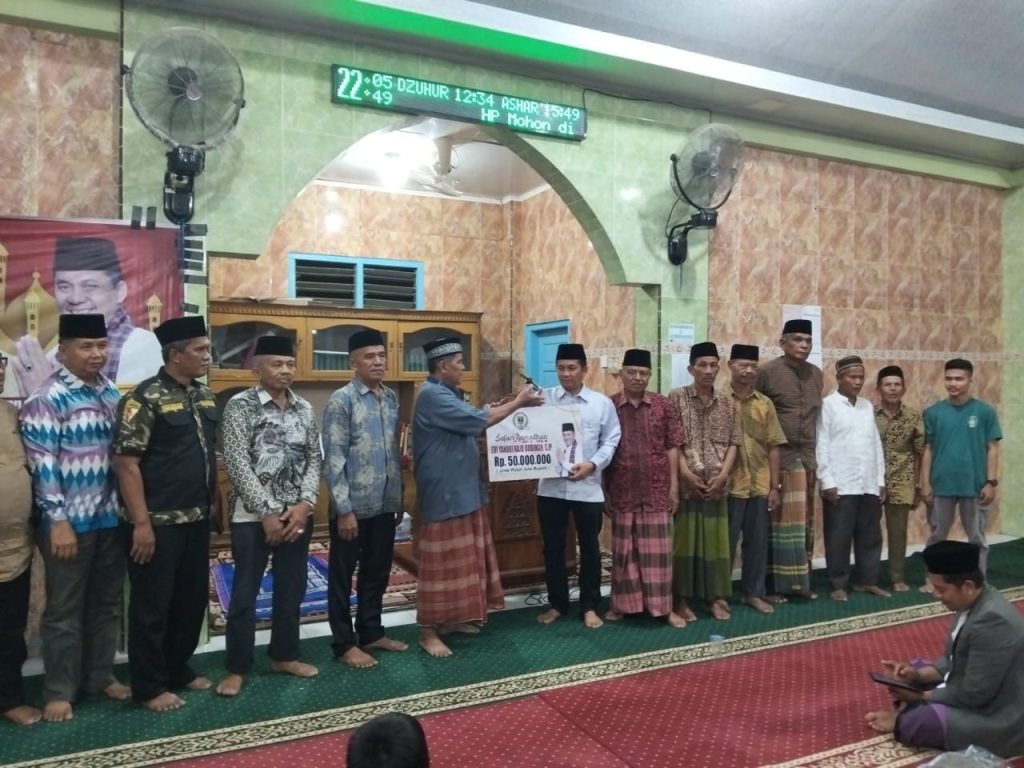 Evi Yandri juga membantu Masjid Mardhatillah sebesar 50 Juta rupiah untuk pembangunan masjid, Minggu (22/2/2026) (Foto: IST)