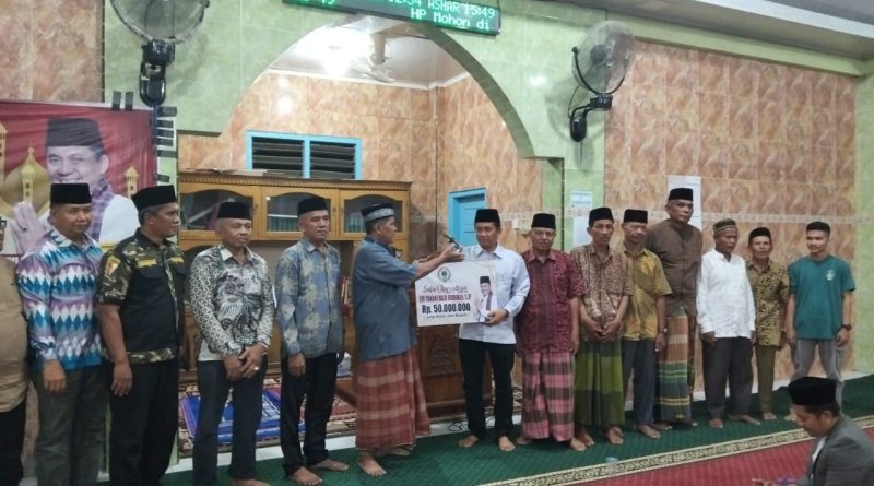 Evi Yandri juga membantu Masjid Mardhatillah sebesar 50 Juta rupiah untuk pembangunan masjid, Minggu (22/2/2026) (Foto: IST)