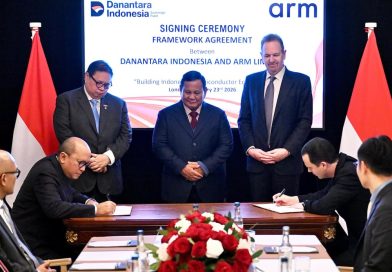 Presiden Prabowo Subianto menyaksikan penandatanganan perjanjian kerangka kerja antara BPI Danantara dan Arm Limited di London, Inggris, pada Senin (23/2/2026) (Foto: Setkab RI)