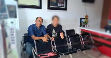 Tersangka berinisial DL dalam kasus dugaan pengurangan takaran minyak goreng subsidi merek MinyaKita di Pulau Morotai kini telah berada di kantor Kejaksaan Negeri (Kejari) Pulau Morotai untuk menjalani proses hukum selanjutnya, Rabu (25/2/2026) (Foto: IST)