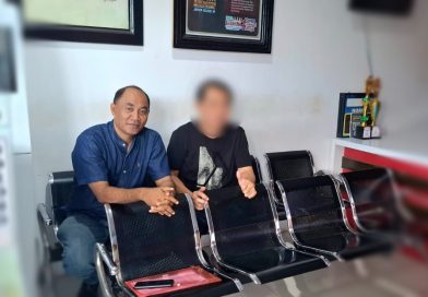 Tersangka berinisial DL dalam kasus dugaan pengurangan takaran minyak goreng subsidi merek MinyaKita di Pulau Morotai kini telah berada di kantor Kejaksaan Negeri (Kejari) Pulau Morotai untuk menjalani proses hukum selanjutnya, Rabu (25/2/2026) (Foto: IST)