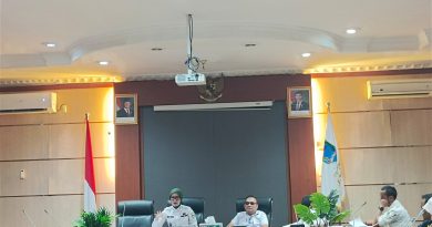 Wakil Bupati Lahat Widia Ningsih saat menyampaikan pesan kepada PT Besar Citra Karya (BCK) saat pertemuan di Oproom Pemkab Lahat di dampingi Dinas Tenaga Kerja (Disnaker) Lahat terkait pemutusan hak kerja sepihak dari pihak perusahan terhadap 34 karyawan yang di berhentikan, Rabu (25/2/2026) (Foto: IST)