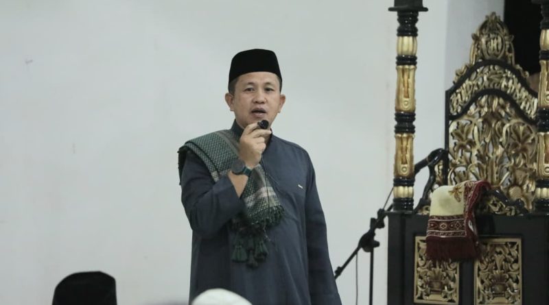 Bupati Morowali Iksan Baharudin Abdul Rauf Safari Ramadan di Masjid Al Hidayah, Desa Moahino, Kecamatan Witaponda. (Foto: MC. Kab. Morowali/InfoPublik)