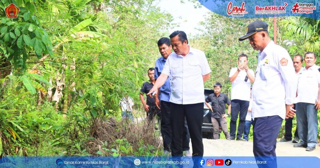 Bupati Nias Barat, Eliyunus Waruwu, S.Pt., M.Si., meninjau langsung kondisi Jalan Denninger yang menghubungkan Desa Lolowau, Hiliadulo, dan Onolimbu di Kecamatan Lahomi, Rabu (4/3/2026). (Foto: Pemkab Nias Barat)