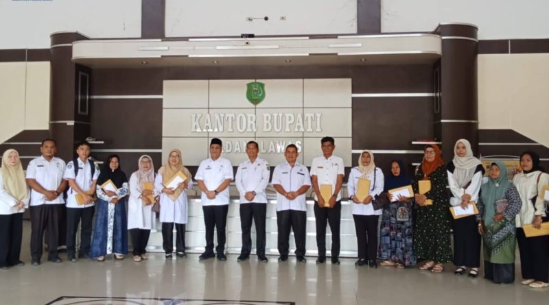 Pemerintah Kabupaten Padang Lawas memberikan apresiasi tinggi kepada para Aparatur Sipil Negara (ASN) yang telah menyelesaikan masa baktinya. Melalui Dewan Pengurus KORPRI, penyerahan tali asih ini dilaksanakan di Aula Kantor Bupati Padang Lawas pada Rabu (4/3/2026). (Foto: Diskominfo Padang Lawas)