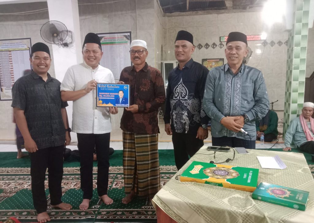 Ketua Komisi IV DPRD Provinsi Sumatera Barat (Sumbar), Doni Harsiva Yandra, melaksanakan kegiatan Safari Ramadan 1447 H di Masjid Baiturahmah, Kampung Lubuk Pasing, Rabu (4/3/2026) malam. (Foto: IST)