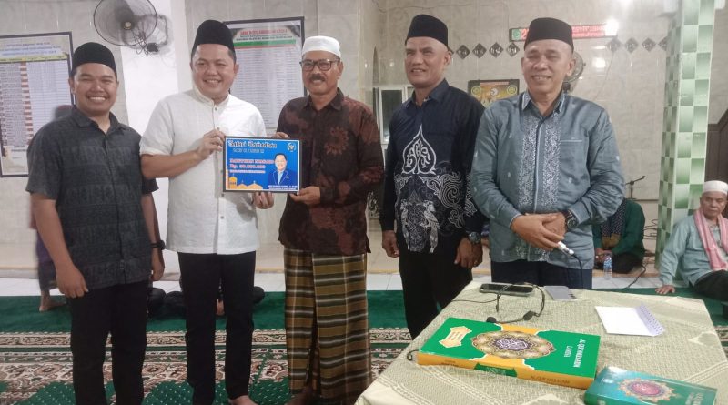 Ketua Komisi IV DPRD Provinsi Sumatera Barat (Sumbar), Doni Harsiva Yandra, melaksanakan kegiatan Safari Ramadan 1447 H di Masjid Baiturahmah, Kampung Lubuk Pasing, Rabu (4/3/2026) malam. (Foto: IST)