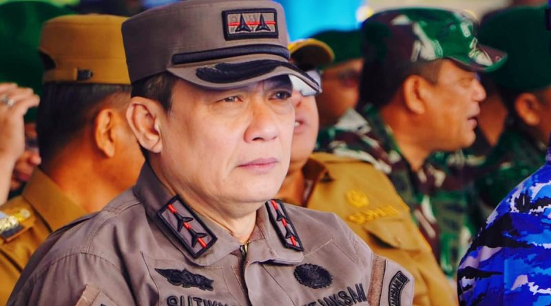 Kepala Kejaksaan Tinggi (Kajati) Riau, Dr. Sutikno, S.H., M.H., menghadiri Apel Kesiapsiagaan Penanggulangan Kebakaran Hutan dan Lahan (Karhutla). Kegiatan strategis ini berlangsung di Lapangan Pandawa Lanud Roesmin Nurjadin, Pekanbaru, pada Kamis (5/3/2026). (Foto: Kasi Penerangan Hukum (Kasipenkum) Kejati Riau Zikrullah, S.H., M.H.)