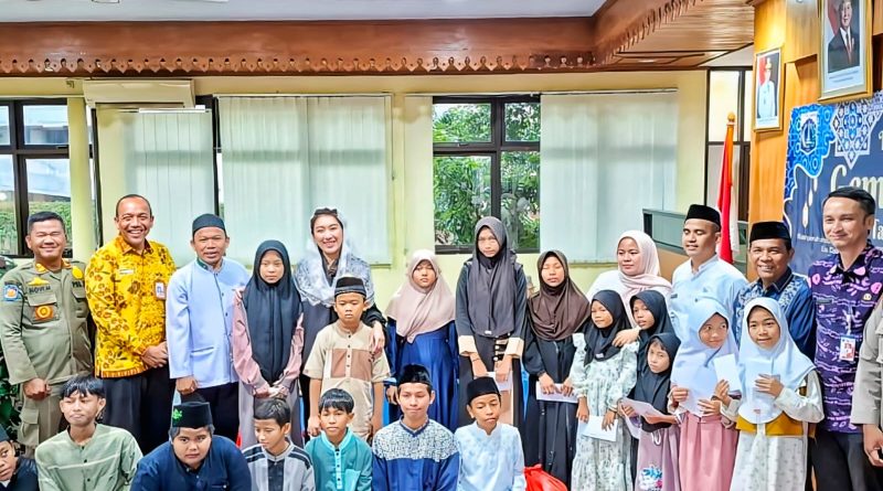Sebanyak 550 anak yatim dan kaum duafa di wilayah Kelurahan Rawa Buaya, Kecamatan Cengkareng, Jakarta Barat, menerima paket sembako Solidaritas Ramadan 1447 H. Kegiatan sosial ini berlangsung khidmat di kantor kelurahan setempat, Bojong Raya, Kamis (5/3/2026). (Foto: Pemkot Jakarta Barat)