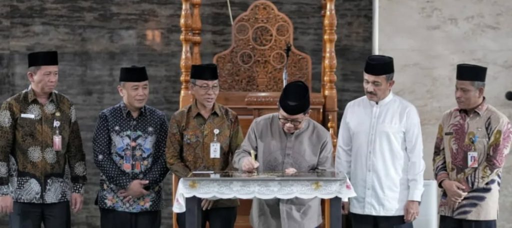 Gubernur DKI Jakarta, Pramono Anung, secara resmi meresmikan Masjid Darul Jannah yang berlokasi di kompleks Kantor Walikota Administrasi Jakarta Selatan, Kamis (5/3/2026). (Foto: Pemkot Jakarta Selatan)