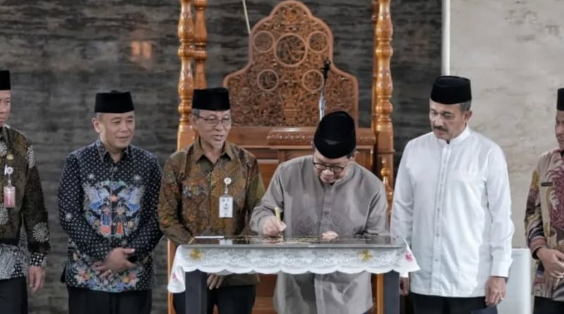Gubernur DKI Jakarta, Pramono Anung, secara resmi meresmikan Masjid Darul Jannah yang berlokasi di kompleks Kantor Walikota Administrasi Jakarta Selatan, Kamis (5/3/2026). (Foto: Pemkot Jakarta Selatan)