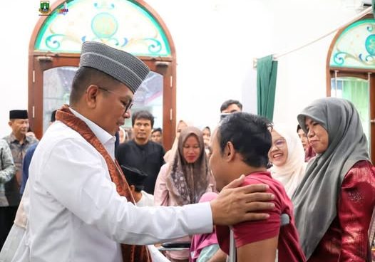Pemerintah Provinsi Banten menggelar Safari Ramadan di Masjid Jami Nurul Huda, Perumahan Banjar Asri, Kota Serang, Kamis (5/3/2026). Momentum ini menjadi ruang dialog terbuka antara Gubernur Banten, Andra Soni, dengan masyarakat Kecamatan Cipocok Jaya. (Foto: Pemprov Banten)