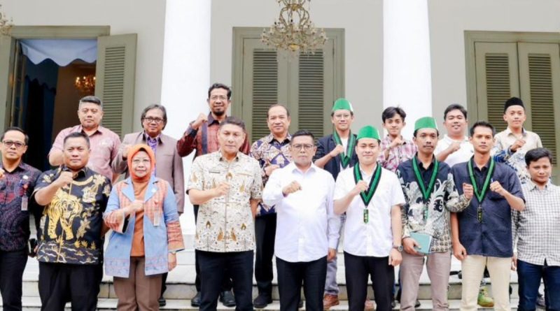 Gubernur Banten, Andra Soni, menggelar pertemuan strategis dengan para Ketua Umum Himpunan Mahasiswa Islam (HMI) se-Provinsi Banten. Dialog yang berlangsung di Gedung Negara, Kota Serang, Kamis (5/3/2026). (Foto: Pemprov Banten)