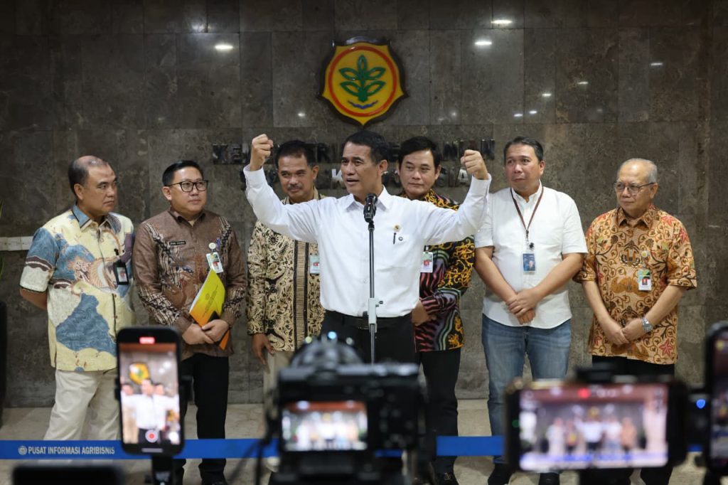Mentan Andi Amran Sulaiman dalam konferensi pers tentang perkembangan produksi beras dan stok pangan nasional di Kantor Pusat Kementan, Jakarta, Jumat (6/03/2026). (Dok. Kementan)