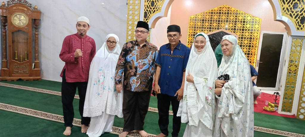 Ketua DPRD Provinsi Sumatera Barat memberikan apresiasi tinggi terhadap perkembangan aktivitas di Masjid Al Furqan, Kelurahan Lubuk Buaya, Kota Padang, Kamis (5/3/2026). (Foto: IST)