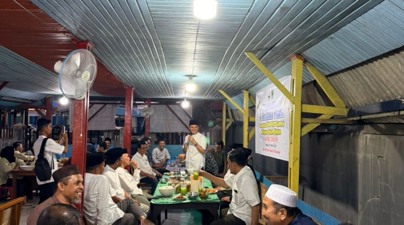 Dewan Pimpinan Wilayah (DPW) Persatuan Keluarga Daerah Pariaman (PKDP) Sumatera Barat menggelar acara buka puasa bersama di Rumah Makan Cik Elok, Padang, Sabtu (7/3/2026). (Foto: IST)