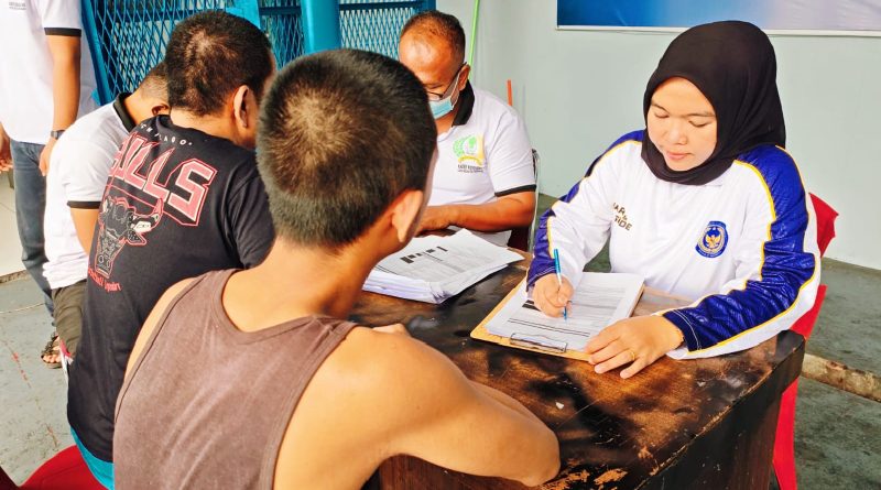 Lembaga Pemasyarakatan (Lapas) Kelas IIA Pekanbaru melakukan skrining kesehatan intensif terhadap 45 warga binaan yang baru saja dipindahkan. Kegiatan yang berlangsung pada Sabtu (7/3/2026) ini bertujuan untuk memastikan kondisi fisik dan mental para penghuni baru dalam keadaan stabil. (Foto: Humas Lapas llA Pekanbaru)