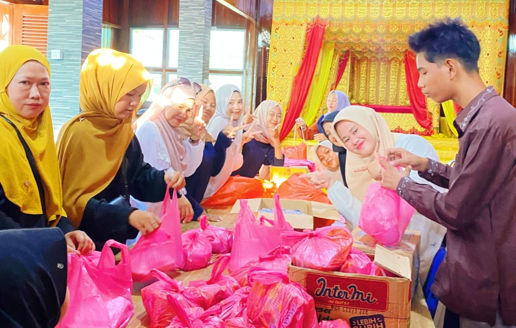 Sanggar Pusaka Budaya LAMR Kepulauan Meranti menggelar aksi kemanusiaan di Yayasan Panti Asuhan Nafisha, Jumat (6/3/2026). Kegiatan yang dimulai pukul 16.30 WIB ini bertepatan dengan puasa ke-16 sekaligus memperingati malam Nuzulul Quran. (Foto: IST)