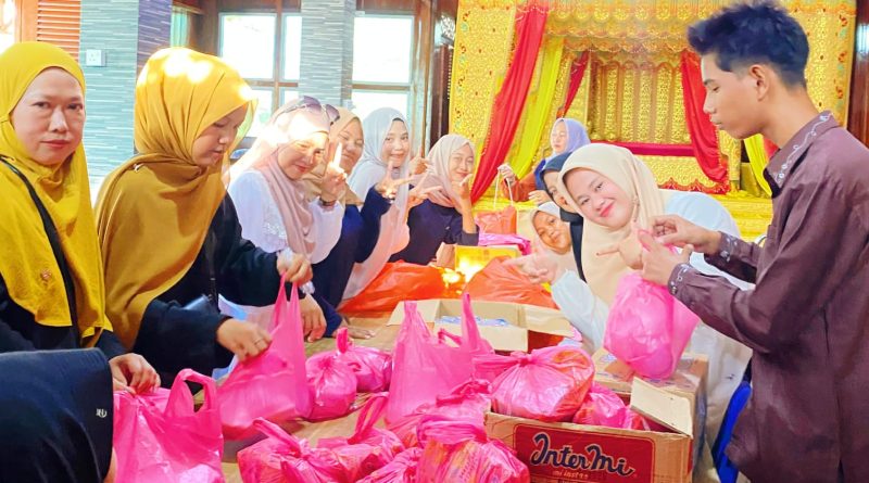 Sanggar Pusaka Budaya LAMR Kepulauan Meranti menggelar aksi kemanusiaan di Yayasan Panti Asuhan Nafisha, Jumat (6/3/2026). Kegiatan yang dimulai pukul 16.30 WIB ini bertepatan dengan puasa ke-16 sekaligus memperingati malam Nuzulul Quran. (Foto: IST)