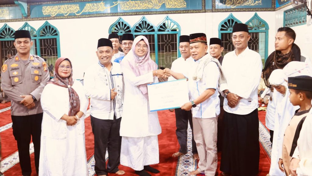 Bupati Kepulauan Meranti, AKBP (Purn) H. Asmar, menggelar Safari Ramadan dan buka puasa bersama masyarakat di Masjid Al Ihsan, Kecamatan Merbau, Sabtu (7/3/2026). (Foto: Humas Bupati Kepulauan Meranti)