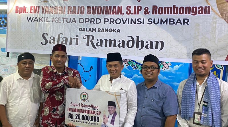 Wakil Ketua DPRD Provinsi Sumatera Barat, Evi Yandri Rajo Budiman, melaksanakan kunjungan Safari Ramadan di Musala Nur Ishlah, Kelurahan Sawahan Timur, Sabtu (7/3/2026). Dalam kunjungan tersebut, ia menyerahkan bantuan dana pembangunan sebesar Rp20 juta. (Foto: IST)