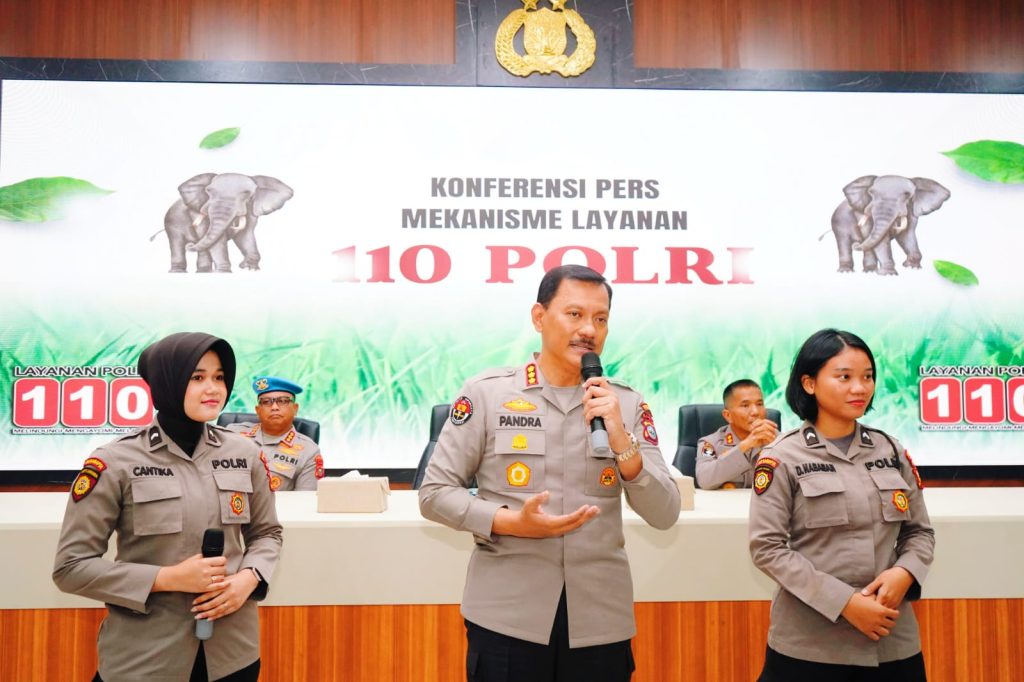 Polda Riau memberikan klarifikasi resmi terkait pemberitaan yang menyebut layanan Call Center 110 tidak responsif saat peristiwa tabrak lari di Jalan Kubang Raya. Klarifikasi ini disampaikan untuk meluruskan informasi yang berkembang di tengah masyarakat, Senin (9/3/2026). (Foto: Humas Polda Riau)