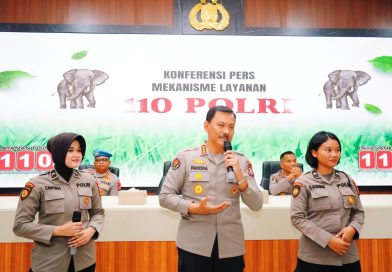 Polda Riau memberikan klarifikasi resmi terkait pemberitaan yang menyebut layanan Call Center 110 tidak responsif saat peristiwa tabrak lari di Jalan Kubang Raya. Klarifikasi ini disampaikan untuk meluruskan informasi yang berkembang di tengah masyarakat, Senin (9/3/2026). (Foto: Humas Polda Riau)