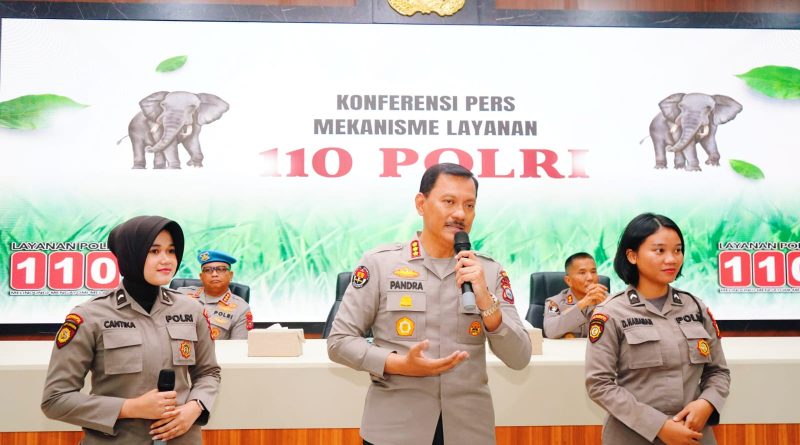 Polda Riau memberikan klarifikasi resmi terkait pemberitaan yang menyebut layanan Call Center 110 tidak responsif saat peristiwa tabrak lari di Jalan Kubang Raya. Klarifikasi ini disampaikan untuk meluruskan informasi yang berkembang di tengah masyarakat, Senin (9/3/2026). (Foto: Humas Polda Riau)