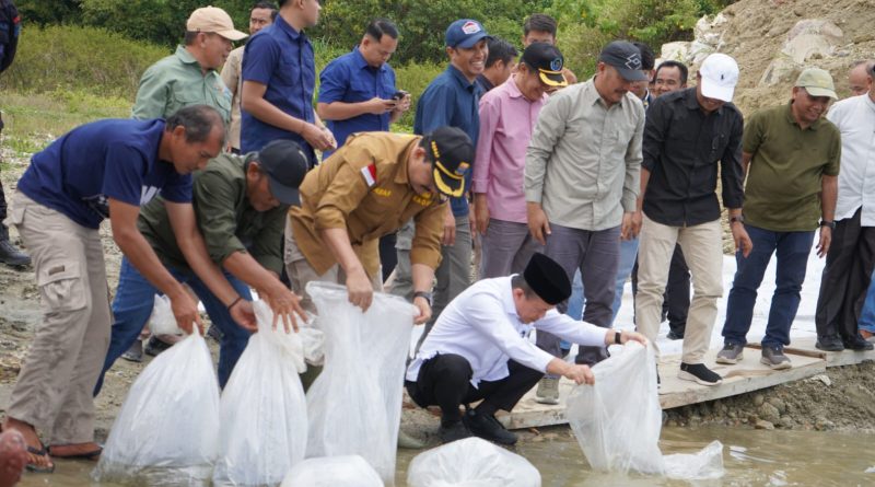 Di sela agenda Safari Ramadan, Bupati Kerinci Monadi dan Wakil Bupati Murison mendampingi Gubernur Jambi, Al Haris, melakukan kunjungan kerja strategis di wilayah Danau Kerinci, Sabtu (7/3/2026). (Foto: IST)