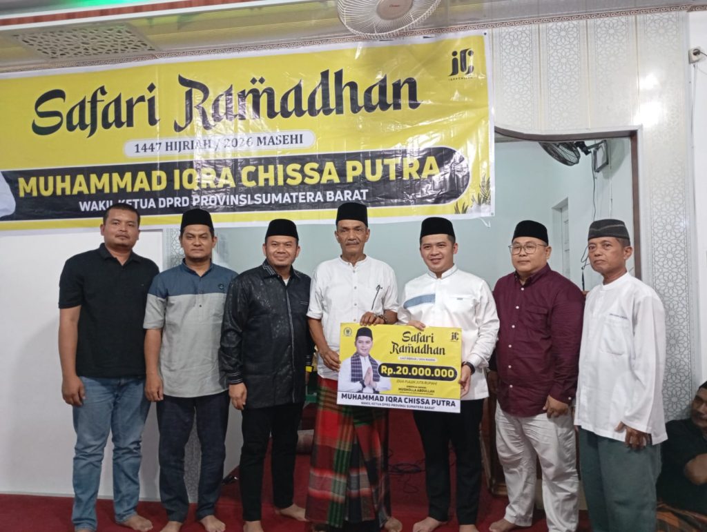 Wakil Ketua DPRD Provinsi Sumatera Barat, Iqra Chissa Putra, menegaskan komitmennya dalam mengawal pembangunan daerah saat mengunjungi Musala Abdullah, Kelurahan Batipuh Panjang, Minggu (8/3/2026). (Foto: IST)