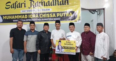 Wakil Ketua DPRD Provinsi Sumatera Barat, Iqra Chissa Putra, menegaskan komitmennya dalam mengawal pembangunan daerah saat mengunjungi Musala Abdullah, Kelurahan Batipuh Panjang, Minggu (8/3/2026). (Foto: IST)
