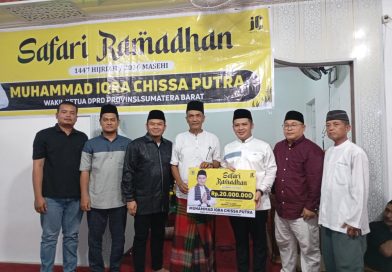 Wakil Ketua DPRD Provinsi Sumatera Barat, Iqra Chissa Putra, menegaskan komitmennya dalam mengawal pembangunan daerah saat mengunjungi Musala Abdullah, Kelurahan Batipuh Panjang, Minggu (8/3/2026). (Foto: IST)