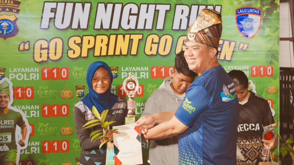 Lembaga Adat Melayu Riau (LAMR) memberikan sambutan hangat atas suksesnya penyelenggaraan Fun Night Run "Go Sprint Go Green" yang diinisiasi oleh Polres Kepulauan Meranti. Kegiatan yang berlangsung meriah di Jalan Merdeka, Selatpanjang, Sabtu malam (7/3/2026). (Foto: Humas LAMR Kepulauan Meranti )